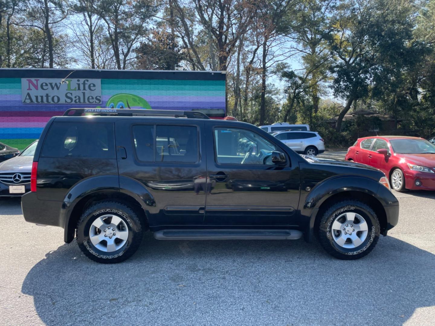 2007 BLACK NISSAN PATHFINDER S (5N1AR18U97C) with an 4.0L engine, Automatic transmission, located at 5103 Dorchester Rd., Charleston, SC, 29418-5607, (843) 767-1122, 36.245171, -115.228050 - Photo#7